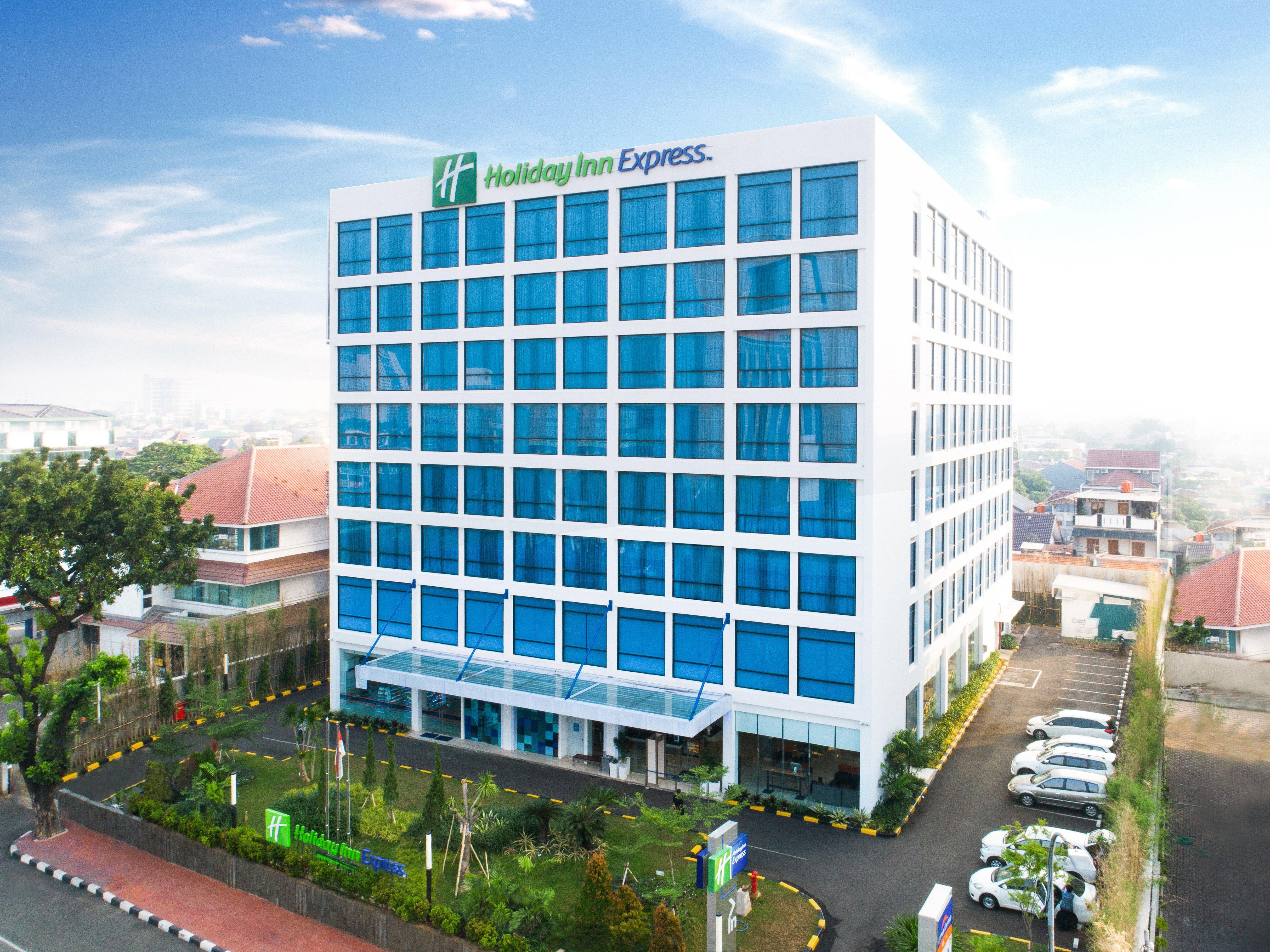 Holiday Inn Express Jakarta Matraman By Ihg Exterior photo